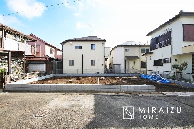 【前面道路含む現地写真】 | 陽の光をたっぷりと浴びながら気持ち良く生活が出来ます。夢のマイホーム、夢ではなく実現出来ます！見学・ご相談等、お気軽にご連絡下さい。