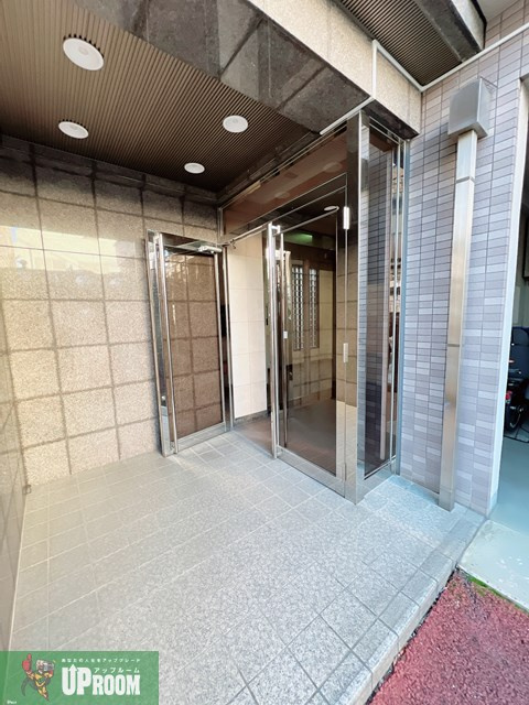 ディージービル小牧中央のエントランス