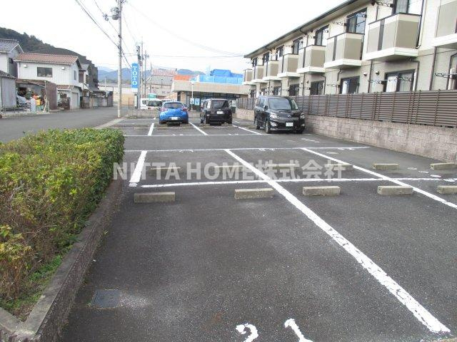 ネオコーポ・アイの駐車場|敷地内の駐車場があります★