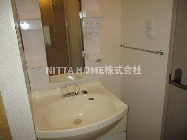 ネオコーポ・アイの洗面所|独立洗面台が付いています☆