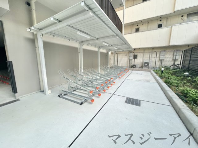 ブランシエスタ森ノ宮の駐車場