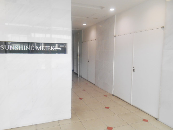 サンシャイン名駅ビルのエントランス