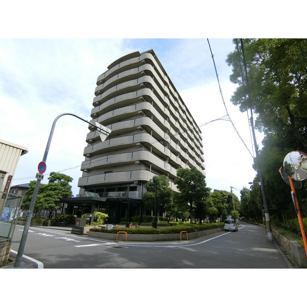 ロイヤル鶴見の外観