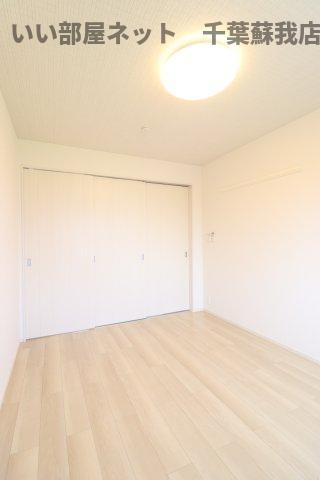 グリシーヌの寝室|使い勝手のいい寝室です