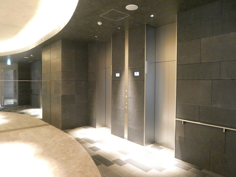 １階エレベーターホール