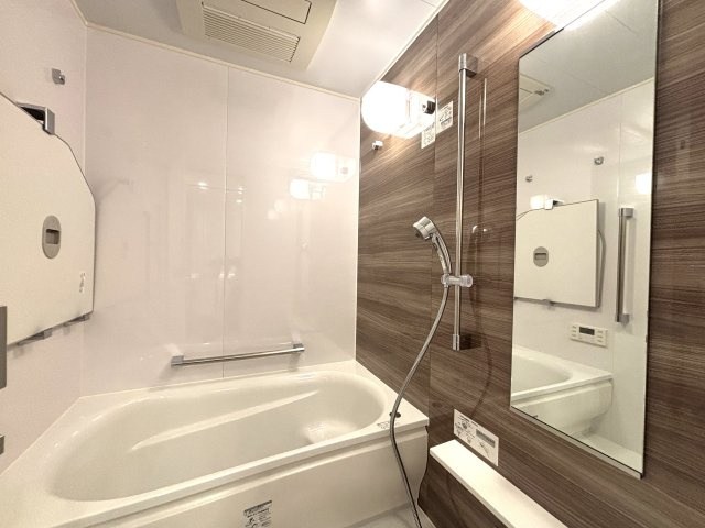 浴室換気乾燥機付、追い焚き機能付き