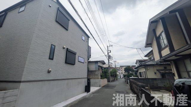 藤沢市片瀬２丁目１３－１７新築戸建ての前面道路含む現地写真|前面道路含む現地写真です