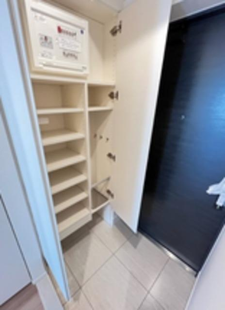 ドゥーエ菊川の玄関