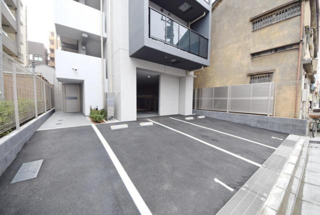 ドゥーエ菊川の駐車場