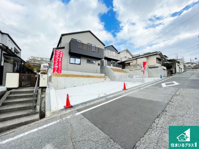 5日(土)6日(日)現地ご見学可能！　神戸市北区緑町　第1期　新築一戸建ての前面道路含む現地写真|周辺は閑静な住宅街！前面道路広々で車の出し入れも便利です。駐車が苦手な方でも安心して車庫入れできます！