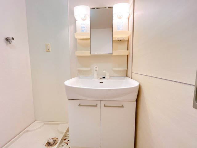 ヴィエントⅡの独立洗面台|別部屋同一間取りのお写真となります。