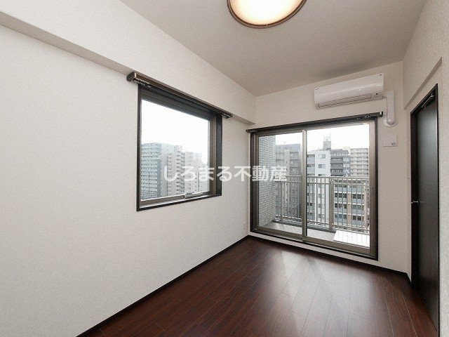 プレジオ難波ASIANの洋室