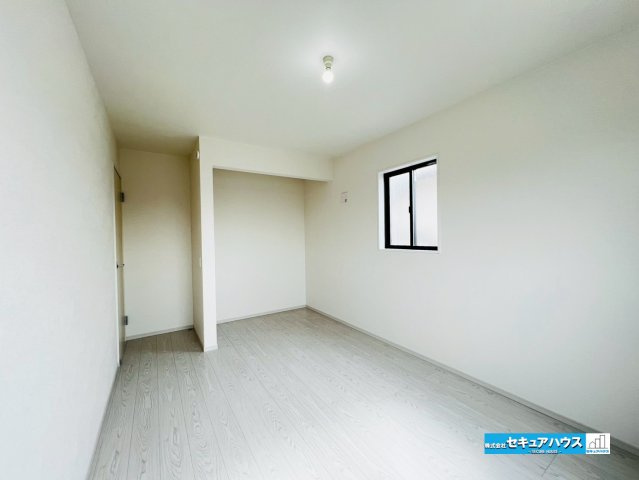 【同施工物件ご案内可能】東海市富木島町伏見3丁目　全1棟の内観：施工例|【洋室イメージ】
◆家族一人ひとりの大切なプライベート空間。趣味に合わせて使って頂けるようシンプルに仕上げてあります。暮らし心地を大きく左右する収納を、適材適所に配置し使い勝手を考慮しました。　