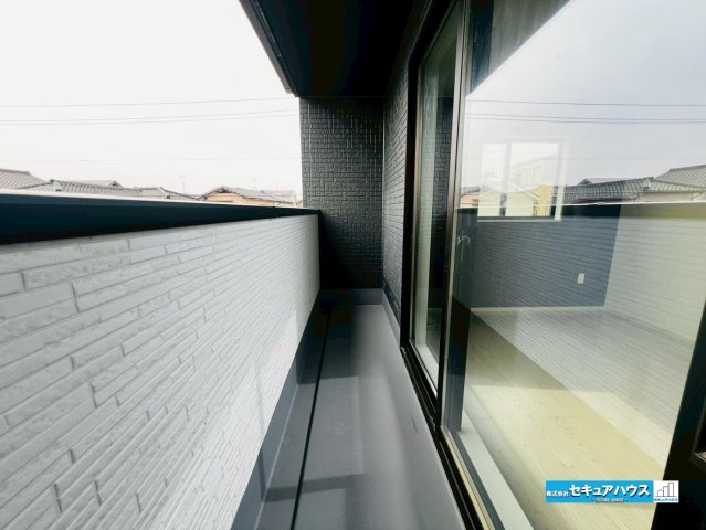 【同施工物件ご案内可能】東海市富木島町伏見3丁目　全1棟の内観：施工例|【バルコニーイメージ】
◆見晴らしもよく、太陽の温かな温もりをめいっぱい受け止めてくれます。
太陽の光と爽やかな風を受けたお洗濯物はあっという間に乾き、取りこむ時には太陽の匂いを感じられそうですね。　