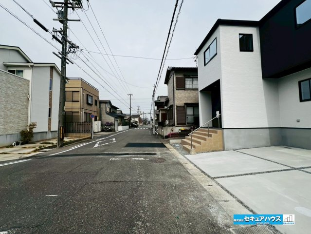 【同施工物件ご案内可能】東海市富木島町伏見3丁目　全1棟の前面道路含む現地写真|事前予約にて現地ご見学いただけます！お気軽にお問い合わせください♪
■株式会社　セキュアハウス■
住宅ローンに強く、知識、経験豊富なスタッフ在籍
お客様に寄り添い、ご成約後もサポート致します。