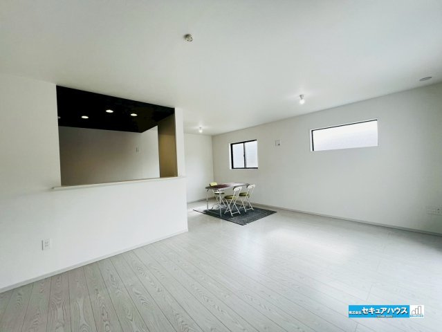 【同施工物件ご案内可能】東海市富木島町伏見3丁目　全1棟の内観：施工例|【LDKイメージ】
◆日当たりが良く温かい広々リビングは家族の団らんスペースになります。