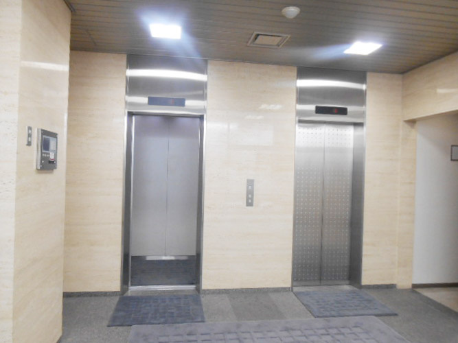 ＬＣビルのエントランス