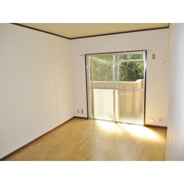 高宮多賀ハイツの洋室