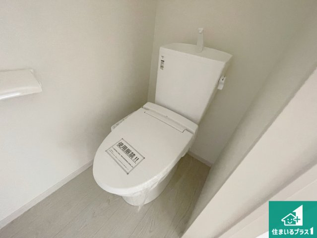 神戸市西区桜が丘西町　第4期　新築一戸建てのトイレ|1・2階の2ヶ所にあるので、朝の忙しい時間の順番待ちもなく、深夜の利用にも大変便利です。