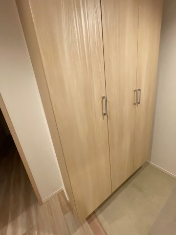 梅島コーポの収納|玄関横収納/施工例