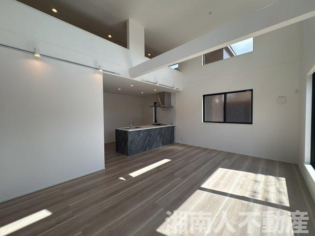 茅ヶ崎市今宿　新築戸建　全4棟の居間・リビング|ゆったり過ごせるリビングです