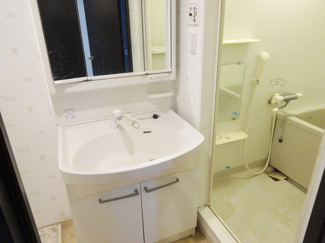 ＣＯＺＹＣＯＵＲＴの洗面所|シャワー付き洗面台です★