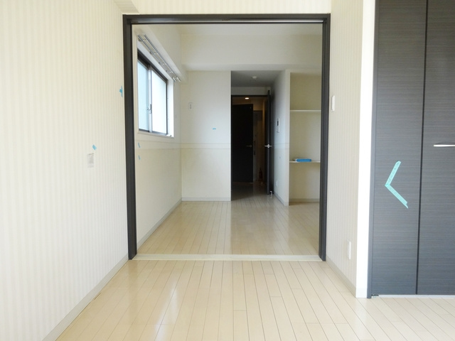 ＣＯＺＹＣＯＵＲＴの洋室|扉開けたらこんな感じです★