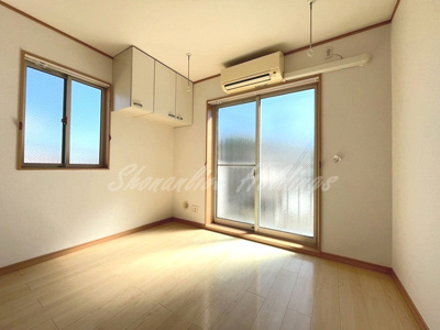 【居間・リビング】 | エレーナ | 落ち着いた雰囲気の洋室♪