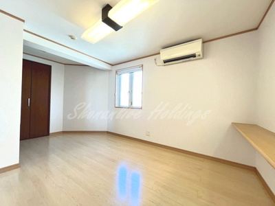 【寝室】 | エレーナ | 落ち着いた雰囲気の洋室♪