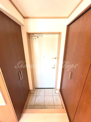 【玄関】 | エレーナ | 大きなクローゼットがある玄関♪