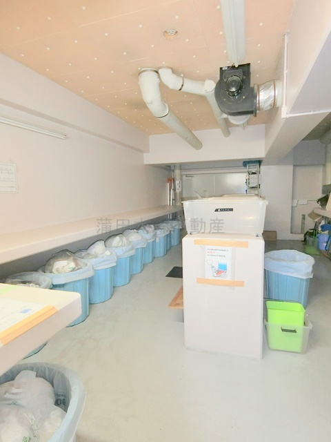 ライオンズマンション大森北のその他共用部分|曜日時間関係なくゴミ捨て可能な敷地内ゴミ捨て場！