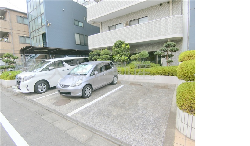 ライオンズマンション大森北の駐車場