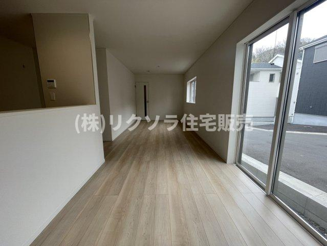 南野6丁目　未入居一戸建ての居間・リビング|LDK17.25帖
■物件内覧・資金計画相談・住宅ローン相談、リフォーム相談、お問合せ受付中■
※当日・翌日のご内覧、ご相談はお電話でのお問合せがスムーズです！