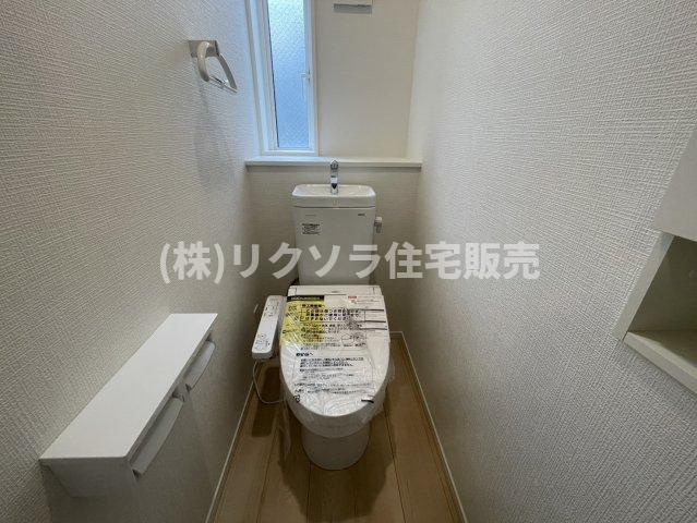 南野6丁目　未入居一戸建てのトイレ|温水洗浄便座付き
■物件内覧・資金計画相談・住宅ローン相談、リフォーム相談、お問合せ受付中■
※当日・翌日のご内覧、ご相談はお電話でのお問合せがスムーズです！