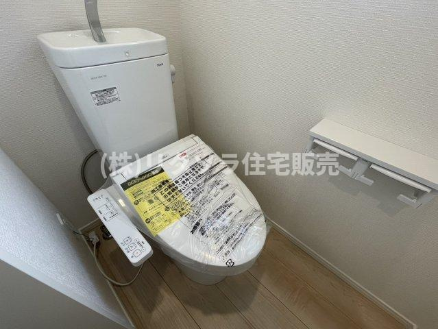 南野6丁目　未入居一戸建ての内装|2階トイレ
■物件内覧・資金計画相談・住宅ローン相談、リフォーム相談、お問合せ受付中■
※当日・翌日のご内覧、ご相談はお電話でのお問合せがスムーズです！