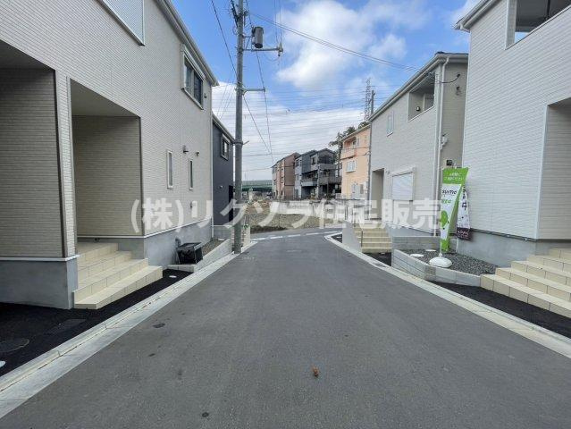 南野6丁目　未入居一戸建ての前面道路含む現地写真|前道　東　幅員5.7ｍ
■物件内覧・資金計画相談・住宅ローン相談、リフォーム相談、お問合せ受付中■
※当日・翌日のご内覧、ご相談はお電話でのお問合せがスムーズです！