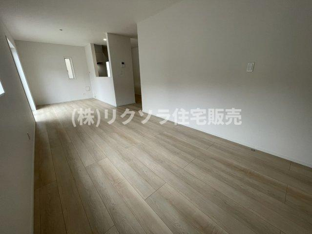 南野6丁目　未入居一戸建ての居間・リビング|LDK17.25帖
■物件内覧・資金計画相談・住宅ローン相談、リフォーム相談、お問合せ受付中■
※当日・翌日のご内覧、ご相談はお電話でのお問合せがスムーズです！