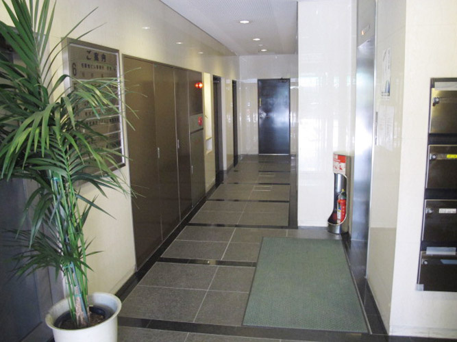 名駅桜ビルのエントランス