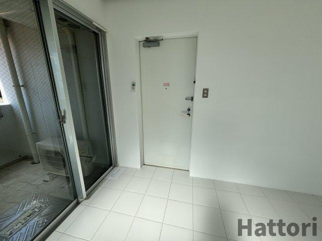 ラークスパ岡町の玄関