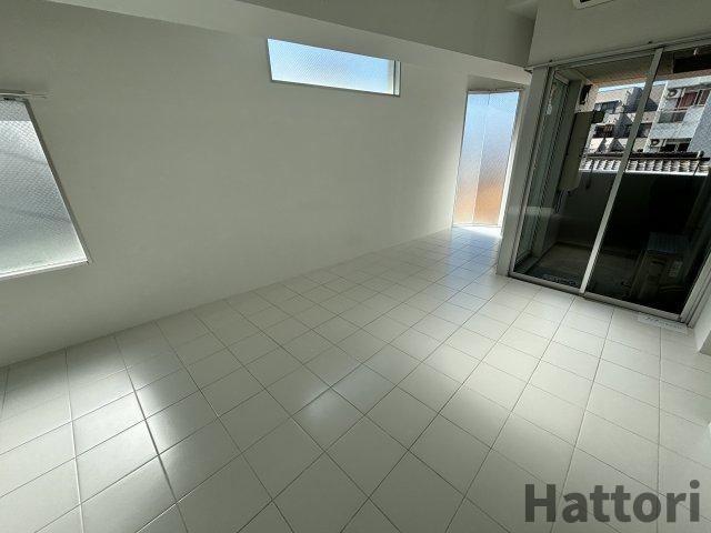 ラークスパ岡町の居間・リビング