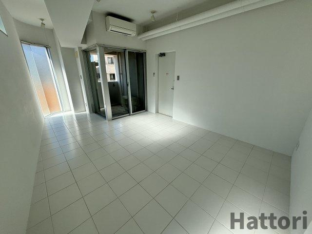 ラークスパ岡町の居間・リビング