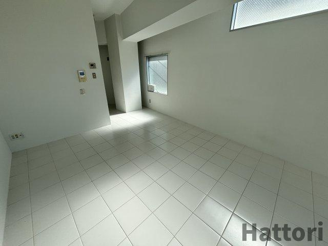 ラークスパ岡町の居間・リビング