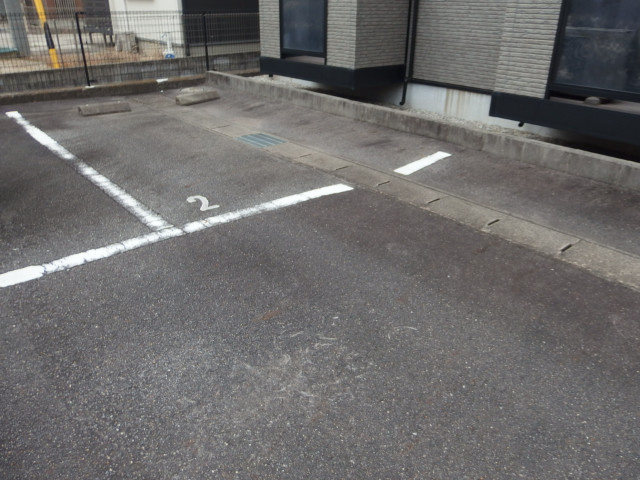 ジュネスブライトンＡの駐車場