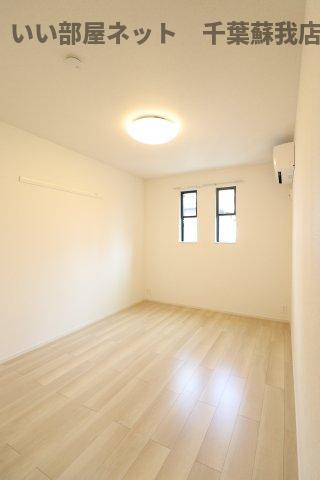 グリシーヌの寝室|ゆとりの広さです