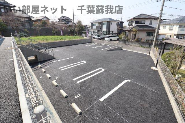 グリシーヌの駐車場|駐車場があるので、車を買う予定の方も安心です