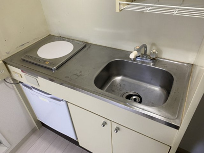 【玄関】 | ドムール新北野 | 玄関を入るとキッチンがあります。