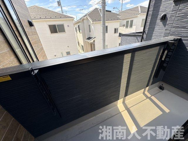 茅ヶ崎市今宿　新築戸建　全4棟のバルコニー|外からの目が気にならないバルコニーで洗濯物が干せます