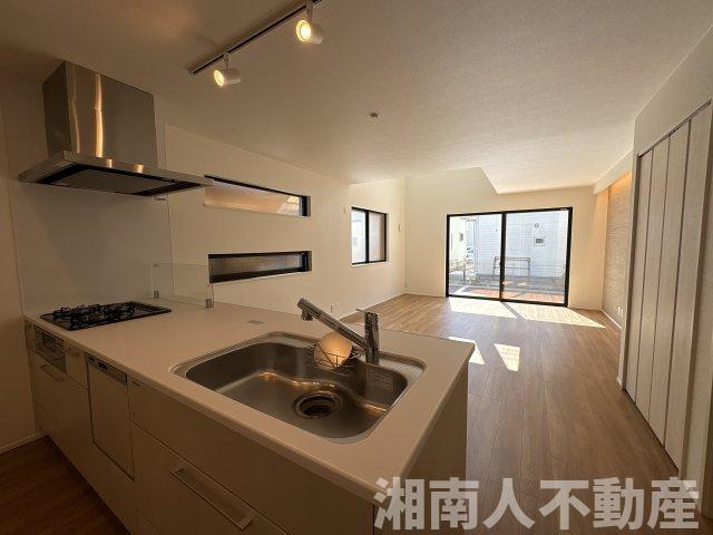 茅ヶ崎市今宿　新築戸建　全4棟のキッチン|コンパクトなキッチンで掃除もラクラク