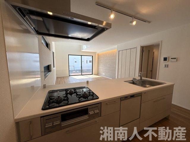 茅ヶ崎市今宿　新築戸建　全4棟のキッチン|コンパクトなキッチンで掃除もラクラク