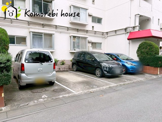 宮原パークハイツの駐車場|駐車スペースもあります